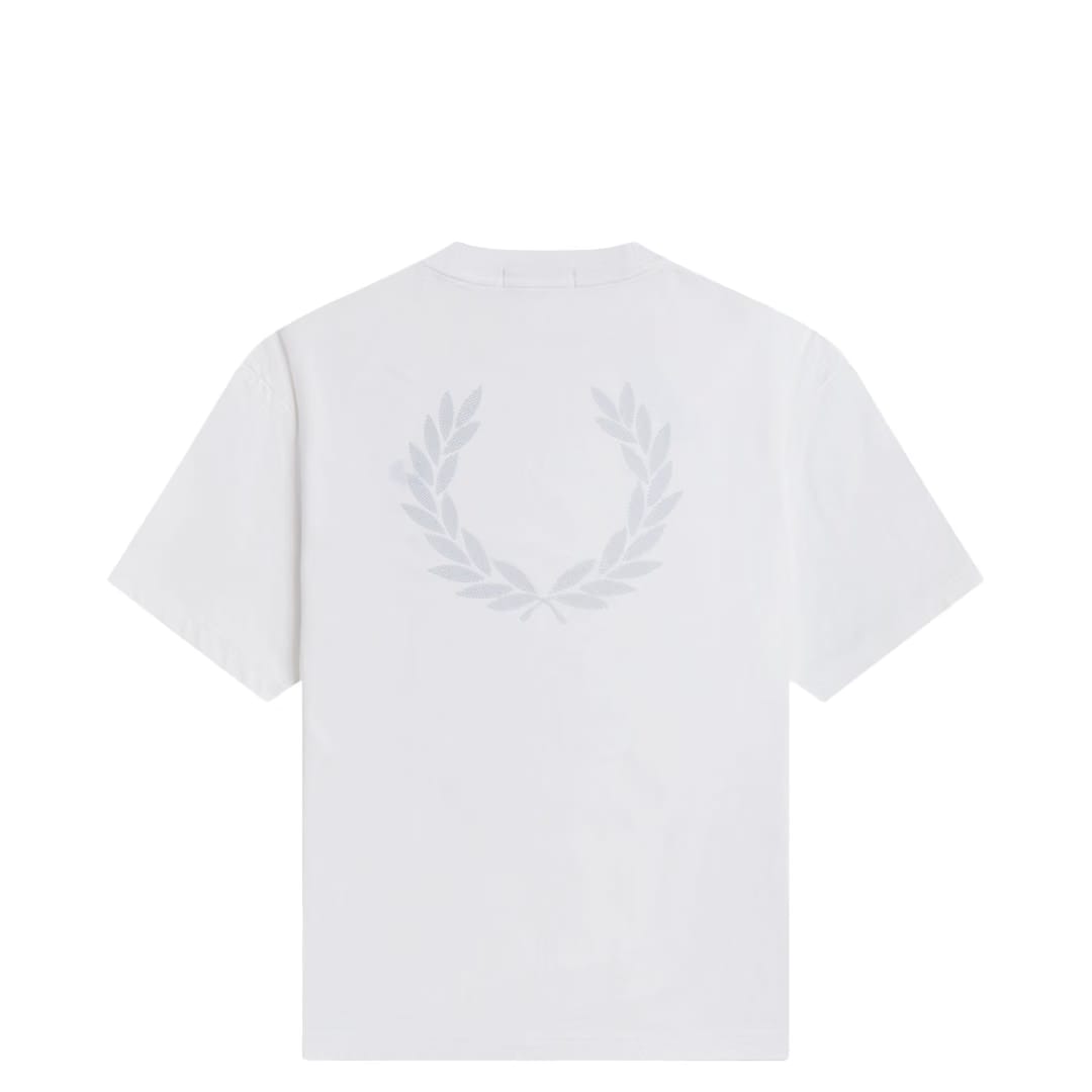 Fred Perry BACK PRINT LAUREL WREATH T-SHIRT SNOW WHITE