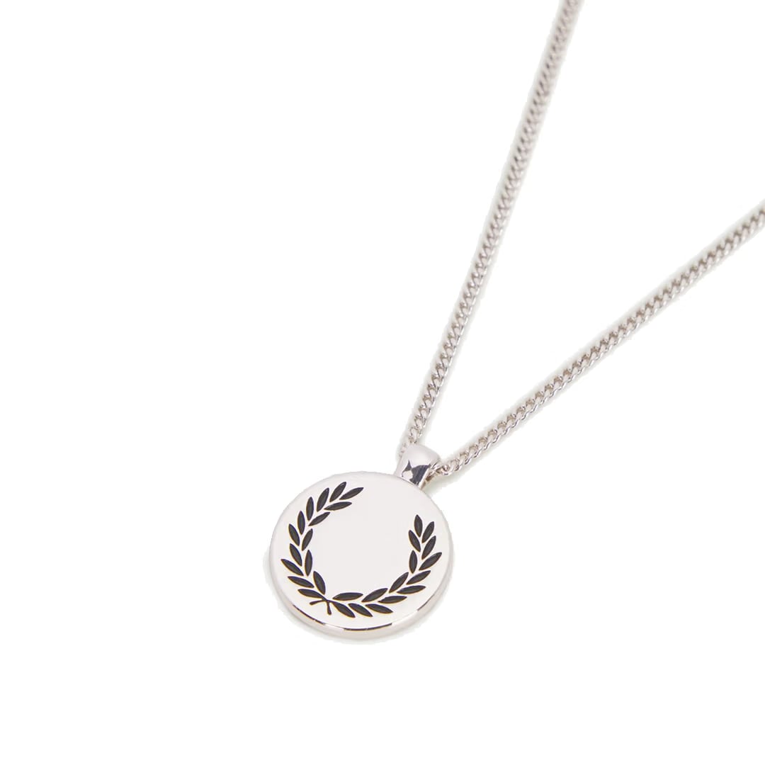 Fred Perry LAUREL WREATH PENDANT NECKLACE METALLIC SILVER