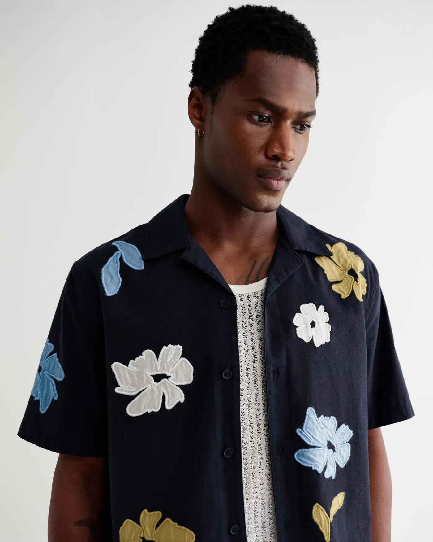 Wax London Didcot Shirt Flower Applique - Navy / Multi