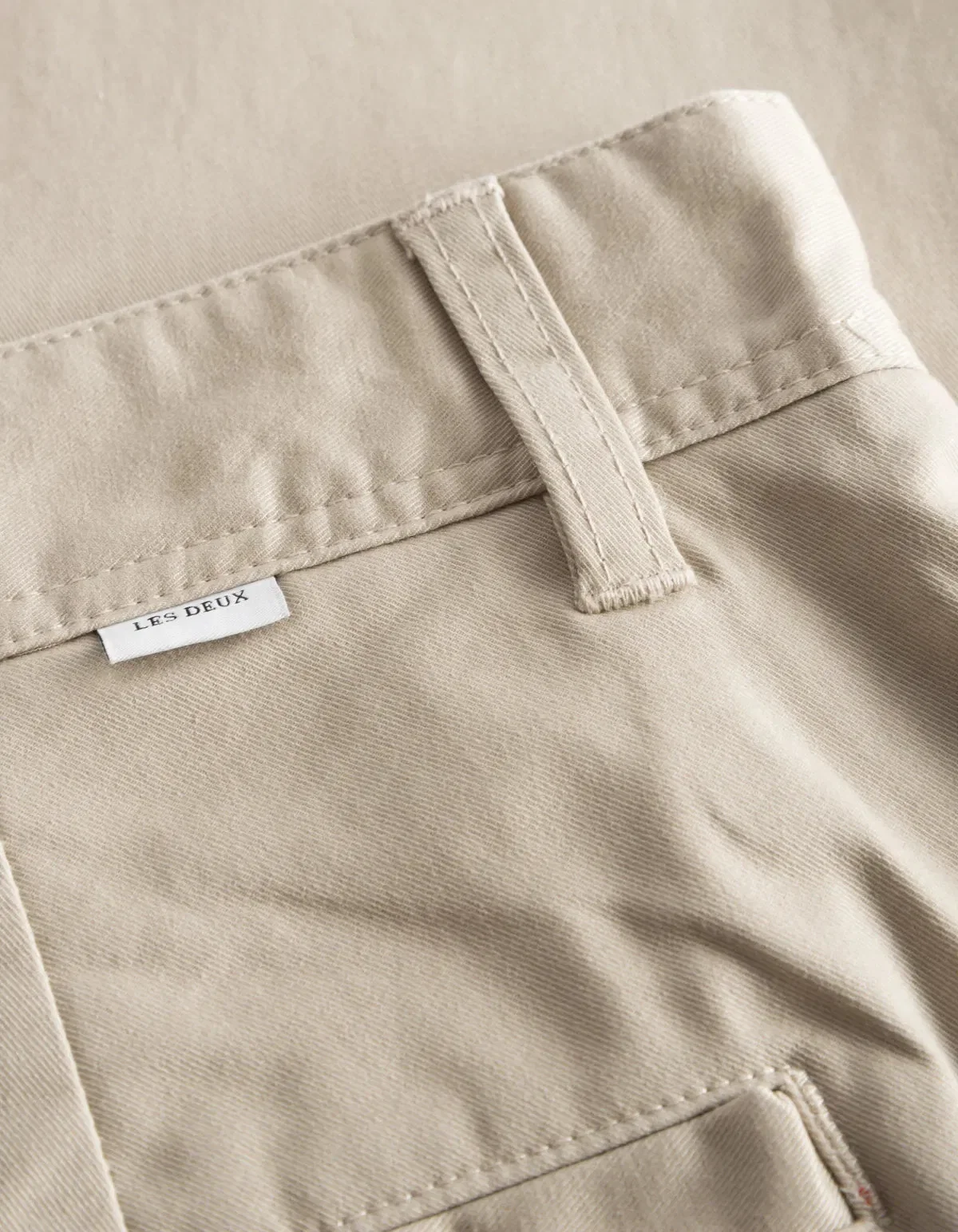 Les Deux Jared Twill Chino Pants - Dark Sand