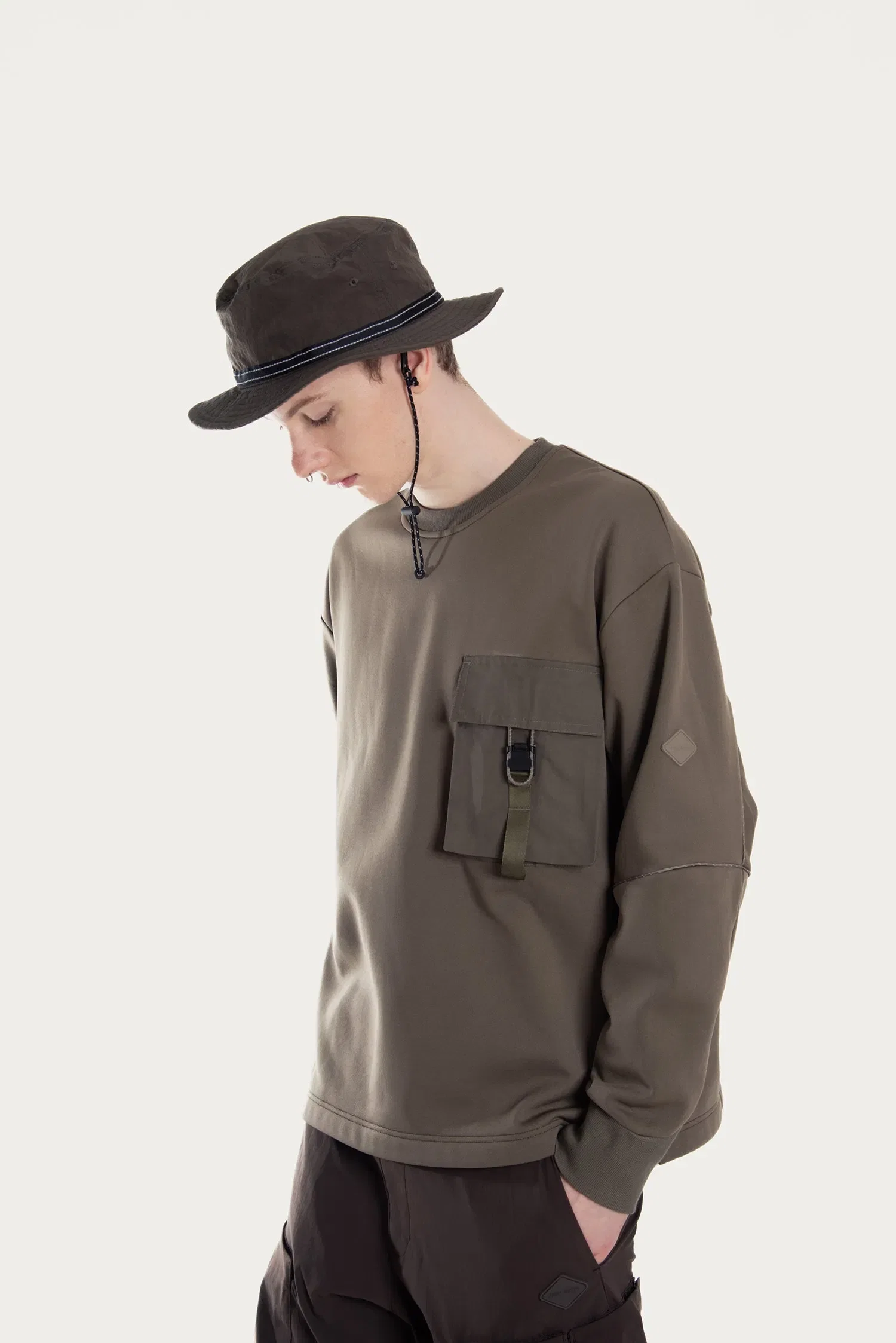 Spoonyard MEN'S WOVEN CHEST POCKET SWEAT SHIRT