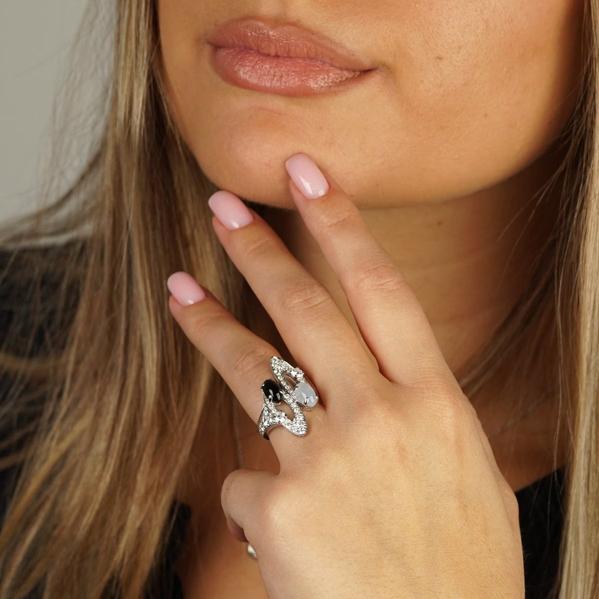 Bvlgari Elisia Diamond Onyx & Chalcedony White Gold Cocktail Ring Sz 4