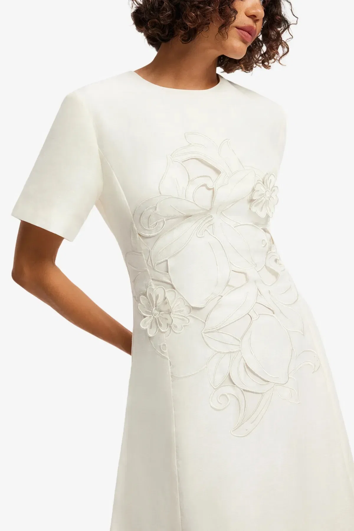 Leo Lin Alice Floral Applique Short Sleeves Linen Maxi Dress in White