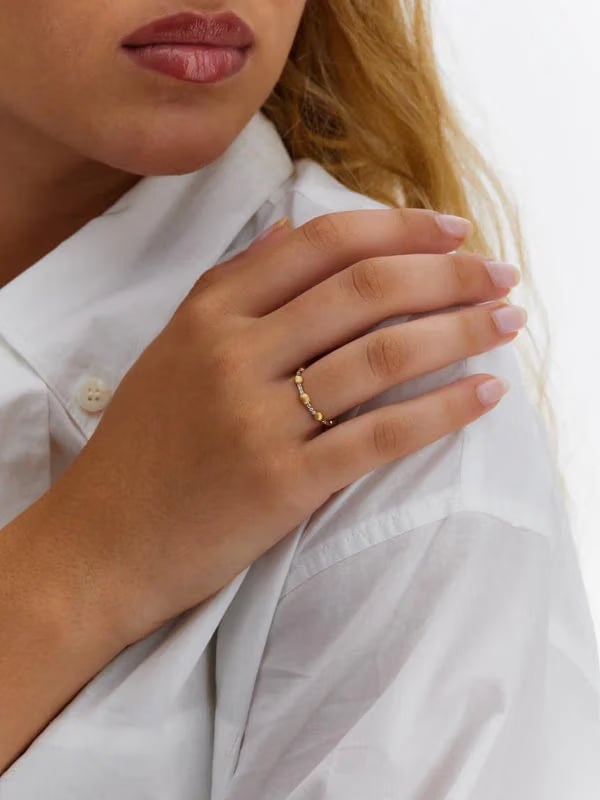 Nanis 18k Gold Diamond Ring