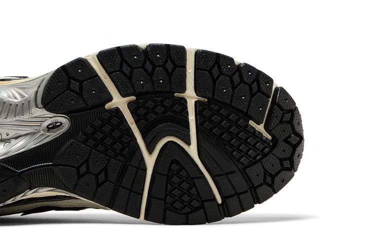 New Balance 1906U Black Sea Salt Magnet