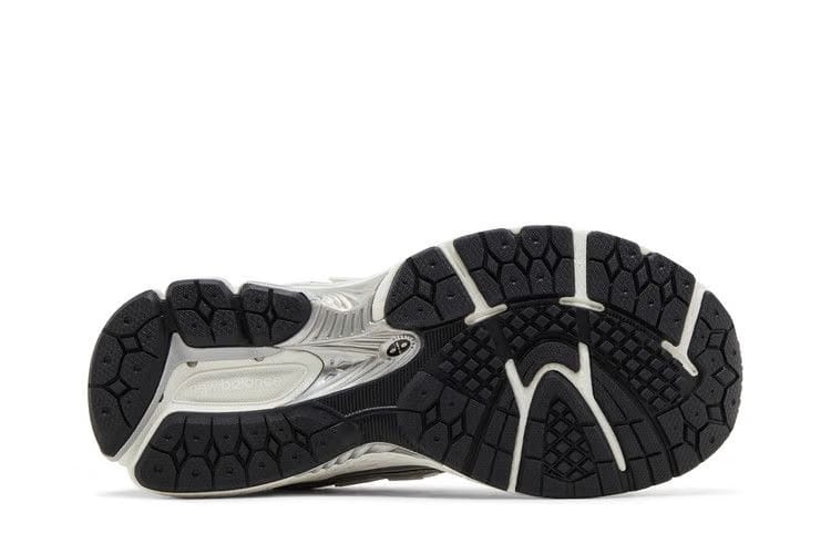 New Balance 1906R Big Kid Silver Metallic Black