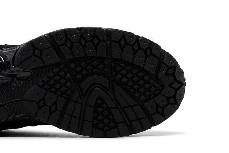 New Balance 2002R Black Cat