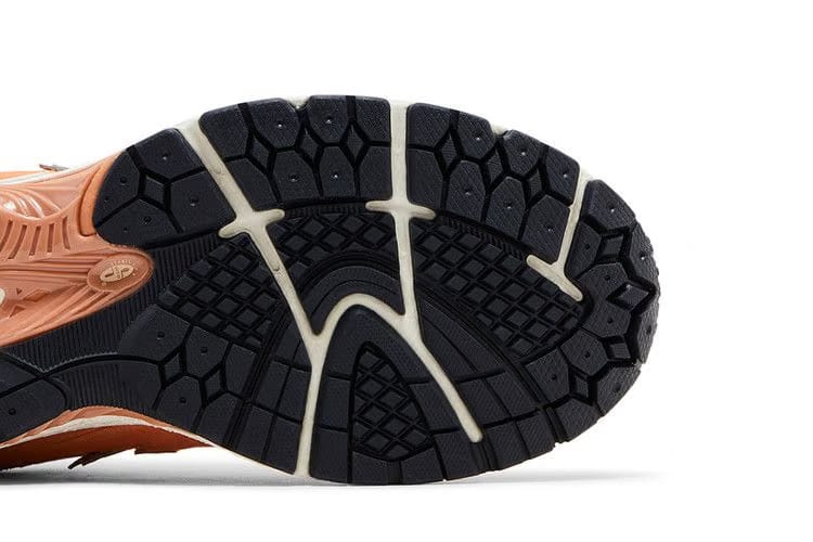 New Balance 2002R Copper Infield Clay