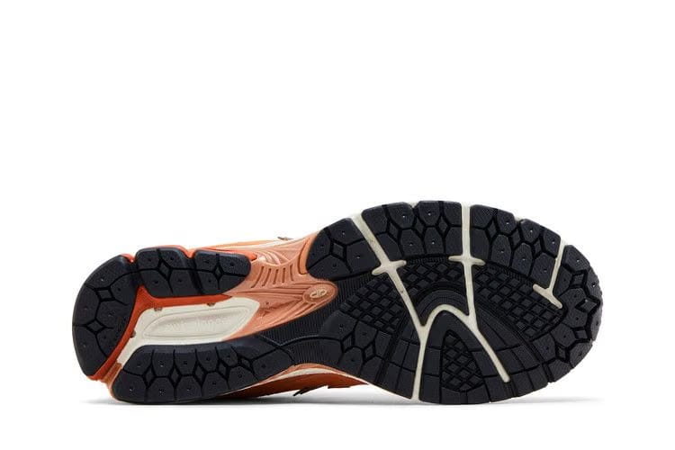 New Balance 2002R Copper Infield Clay