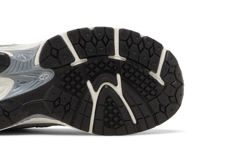 New Balance 2002R Big Kid Steel Lead