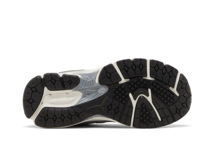 New Balance 2002R Big Kid Steel Lead
