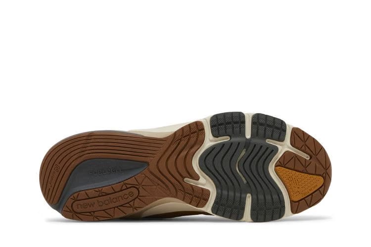 Carhartt WIP x New Balance 990v6 Made in USA Sculpture Center