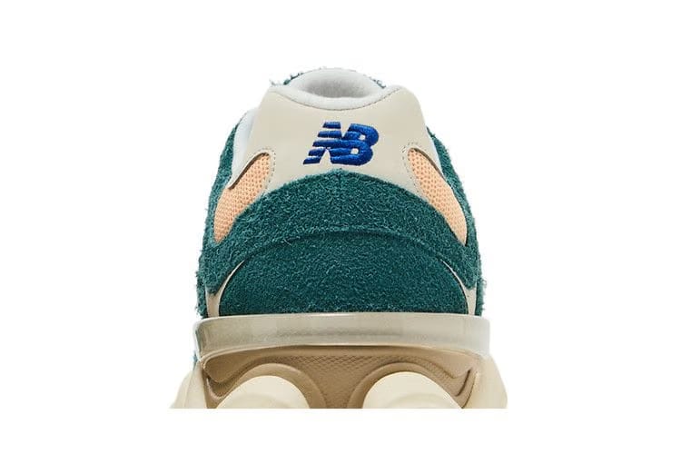 New Balance 9060 New Spruce Peach Blossom