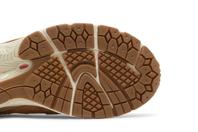New Balance 2002R GORE-TEX Tobacco
