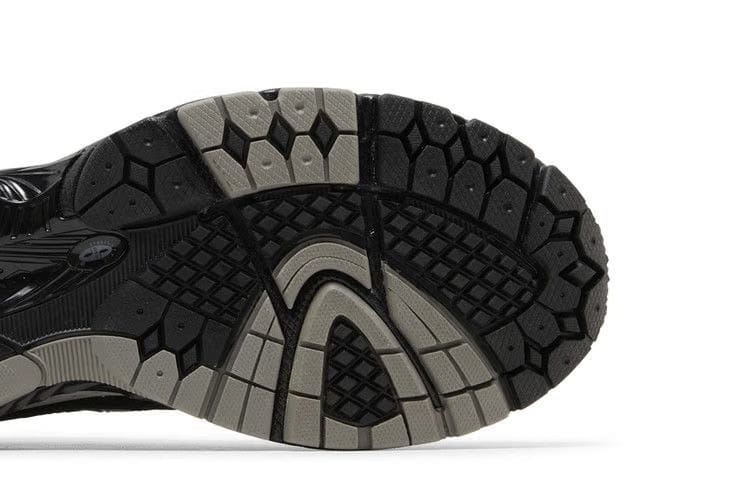 New Balance 860v2 Black Grey