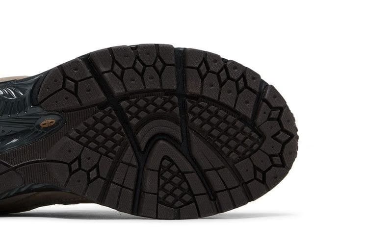 New Balance 2002R Driftwood Black