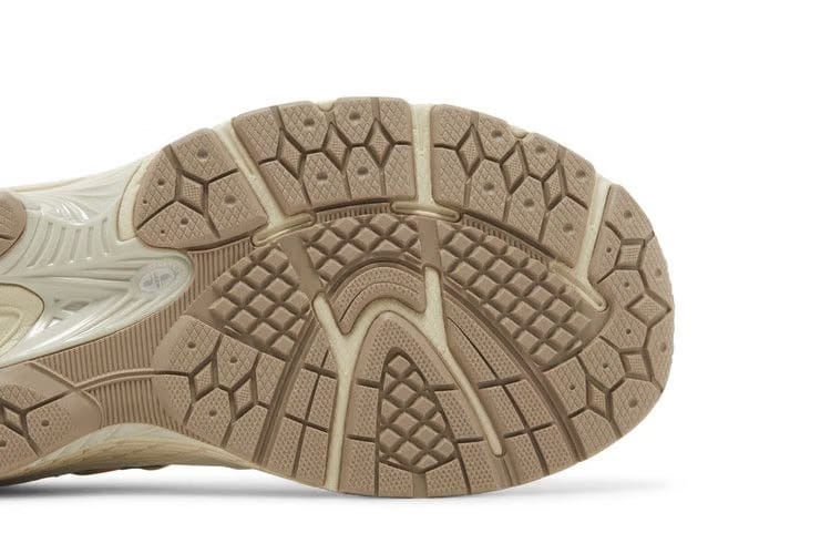 New Balance 2002R Big Kid Moonbeam Frappe
