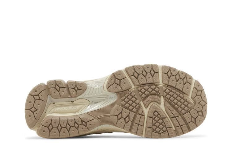 New Balance 2002R Big Kid Moonbeam Frappe