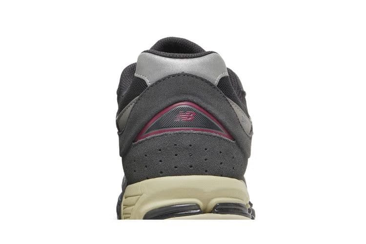 New Balance 2002R Magnet Hi-Pink