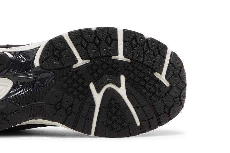 New Balance 2002R Big Kid Black Phantom