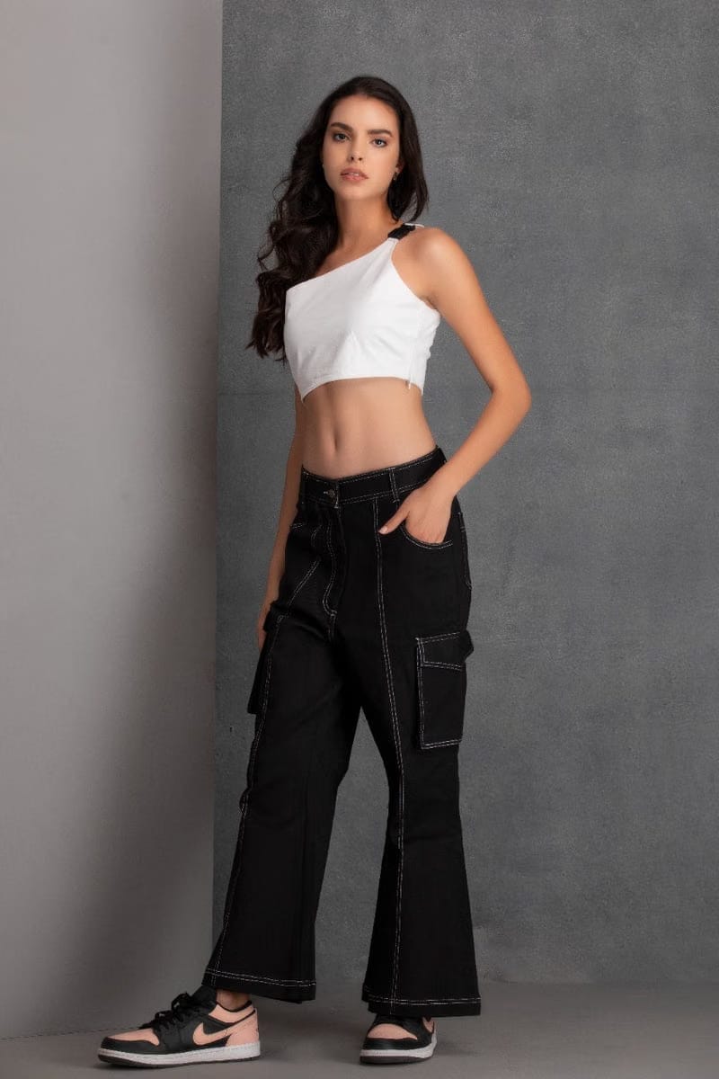 One shoulder buckle crop-top