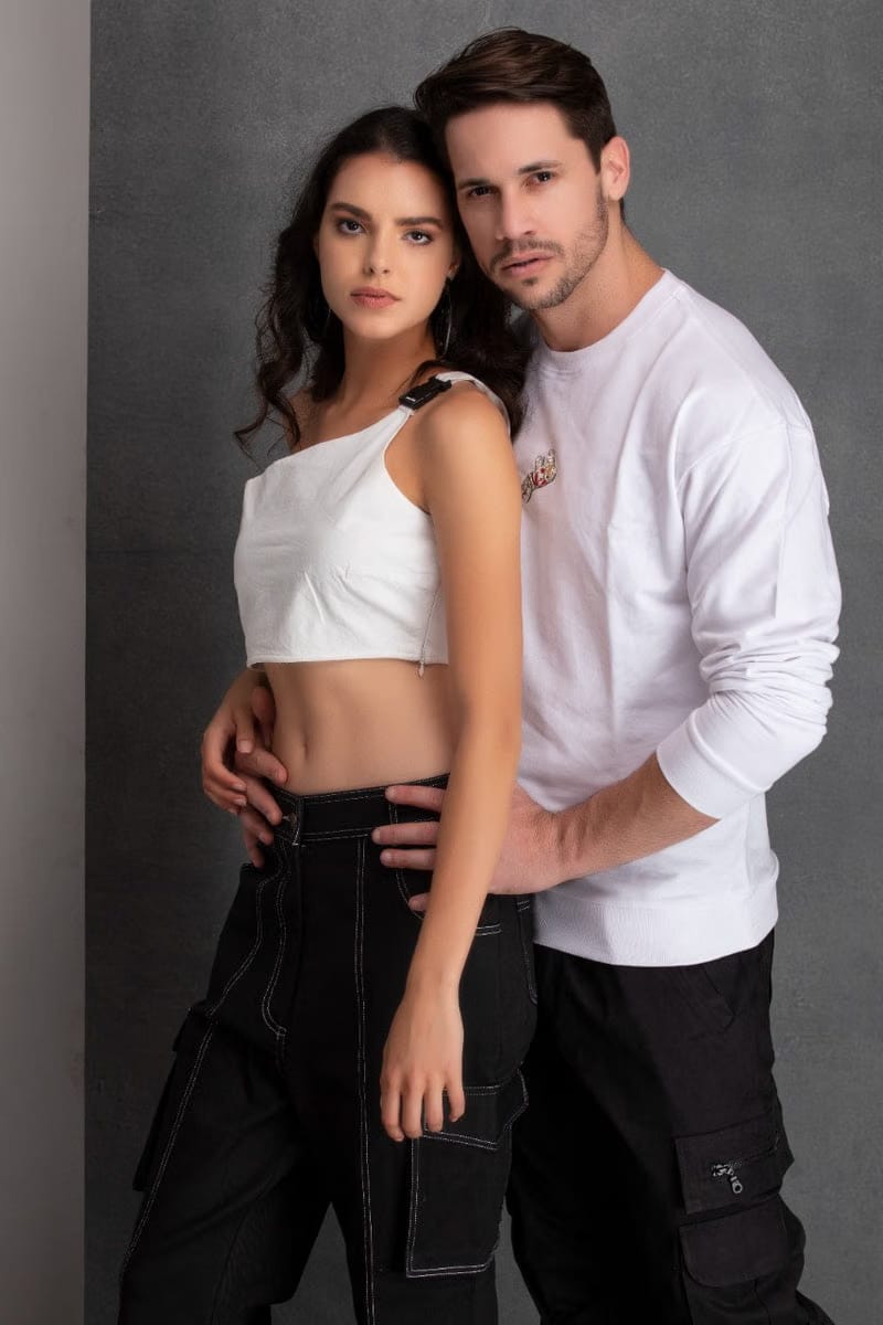 One shoulder buckle crop-top
