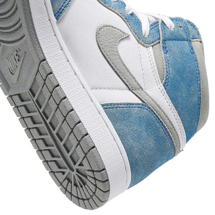 Air Jordan 1 Retro High OG Hyper Royal