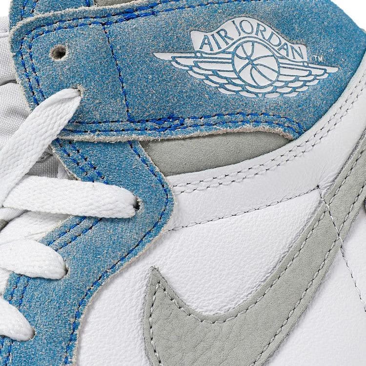 Air Jordan 1 Retro High OG Hyper Royal