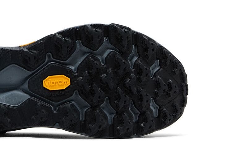 HOKA Wmns Speedgoat 5 GORE-TEX 'Black Red'