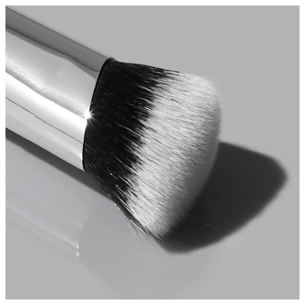 Triclone™ Skin Tech Concealer Brush