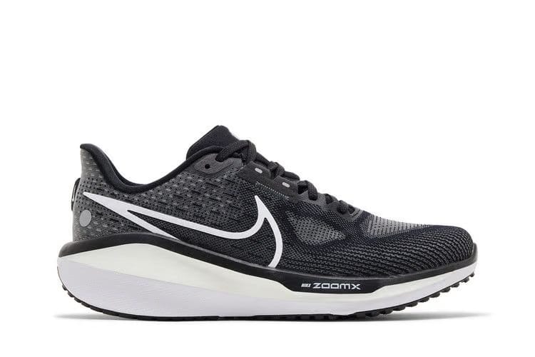 Vomero 17 Black White