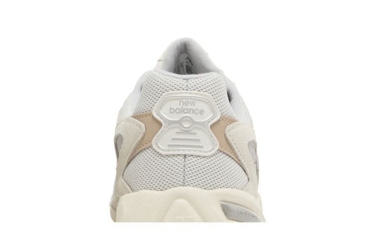 New Balance 725 Off White Grey