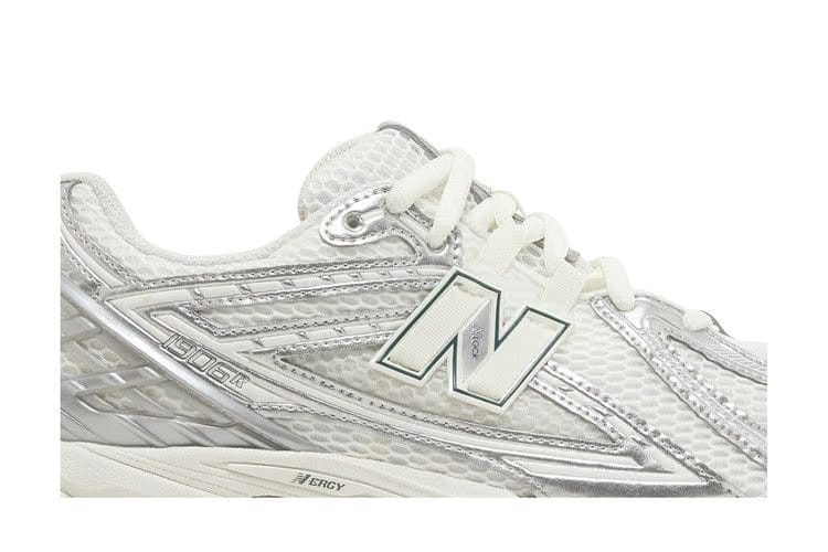 1906R Silver Metallic Cream