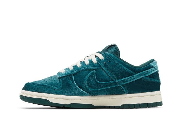 Wmns Dunk Low 'Green Velvet'