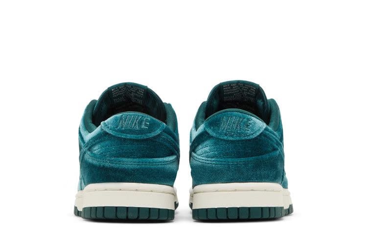 Wmns Dunk Low 'Green Velvet'
