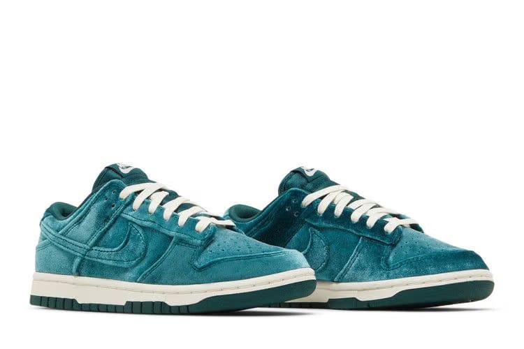Wmns Dunk Low 'Green Velvet'
