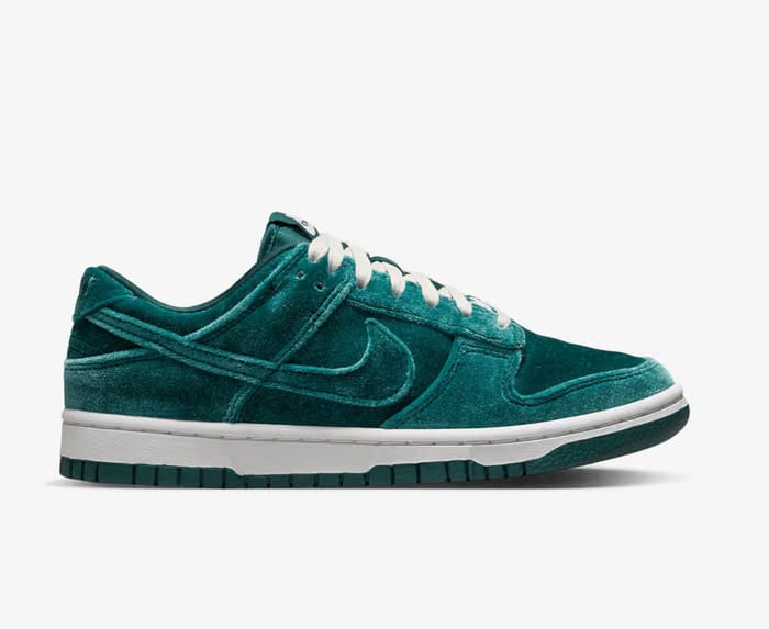 Wmns Dunk Low 'Green Velvet'