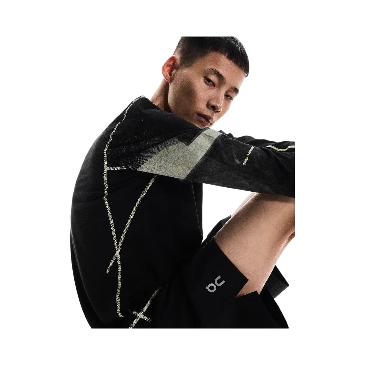 On Active Long-T Graphic Black