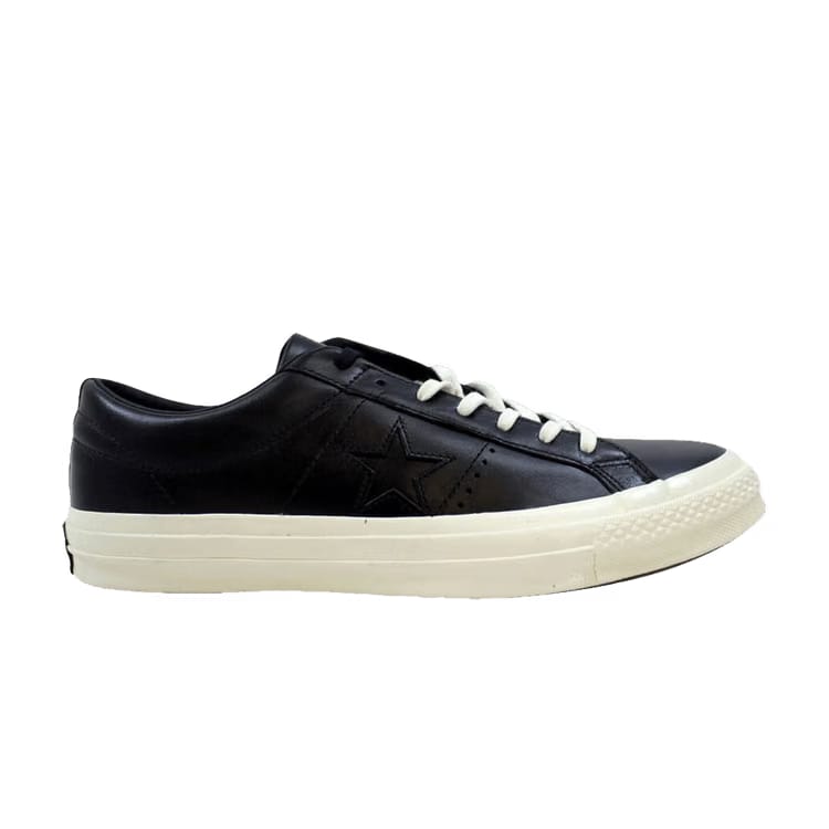 One Star Low Black
