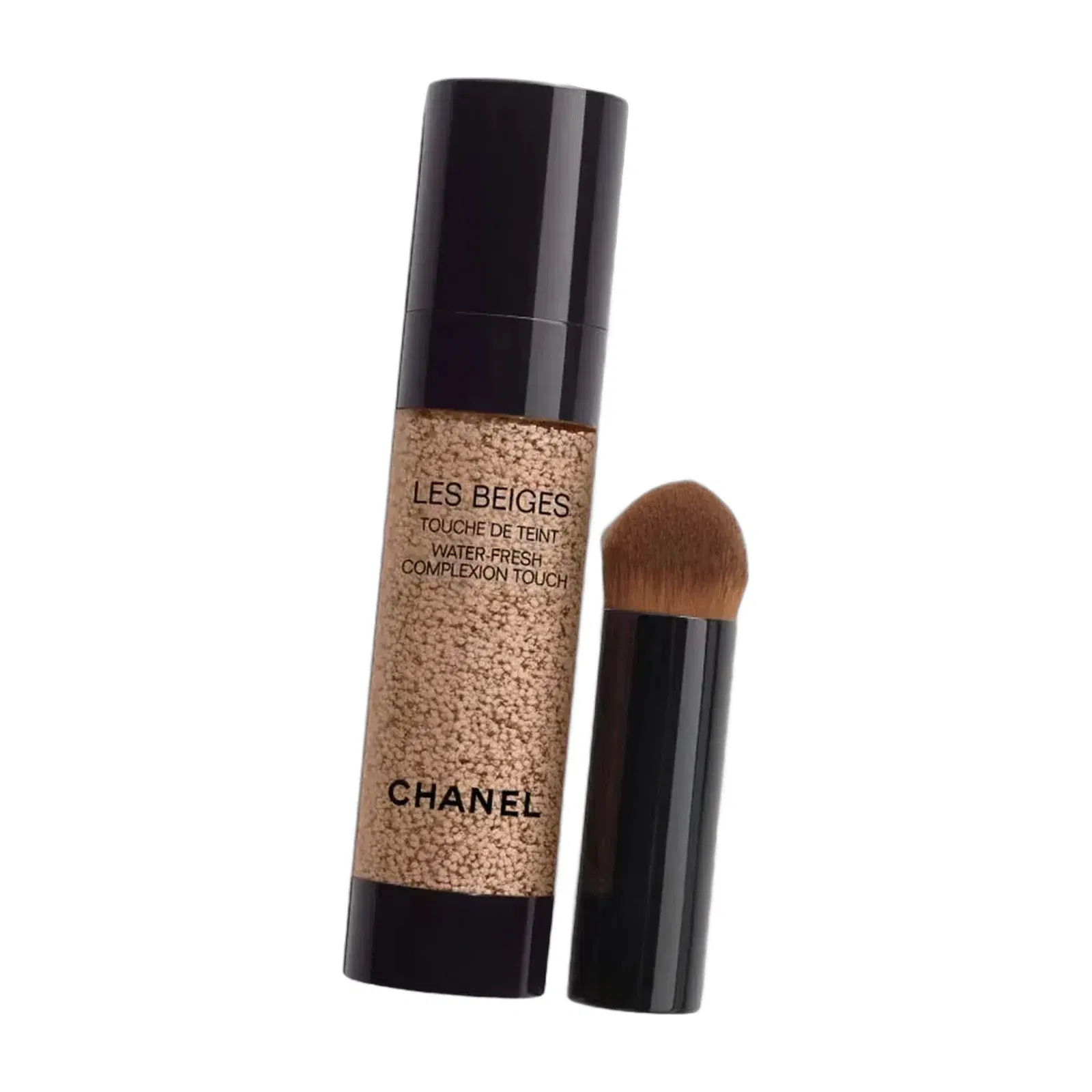 CHANEL
LES BEIGES WATER-FRESH COMPLEXION TOUCH
Even – Illuminate – Hydrate 20ml