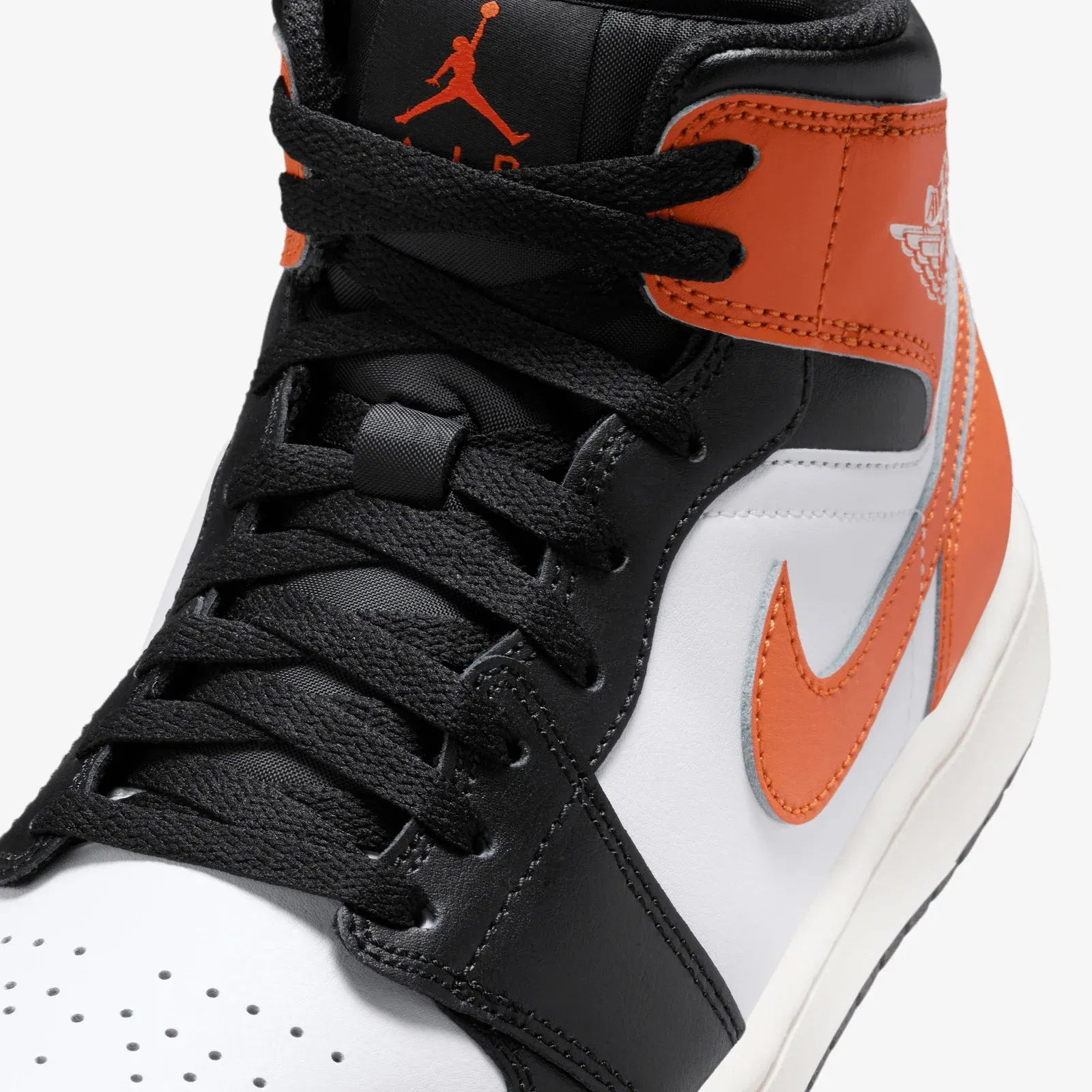 Air Jordan 1 Mid Black Toe Starfish