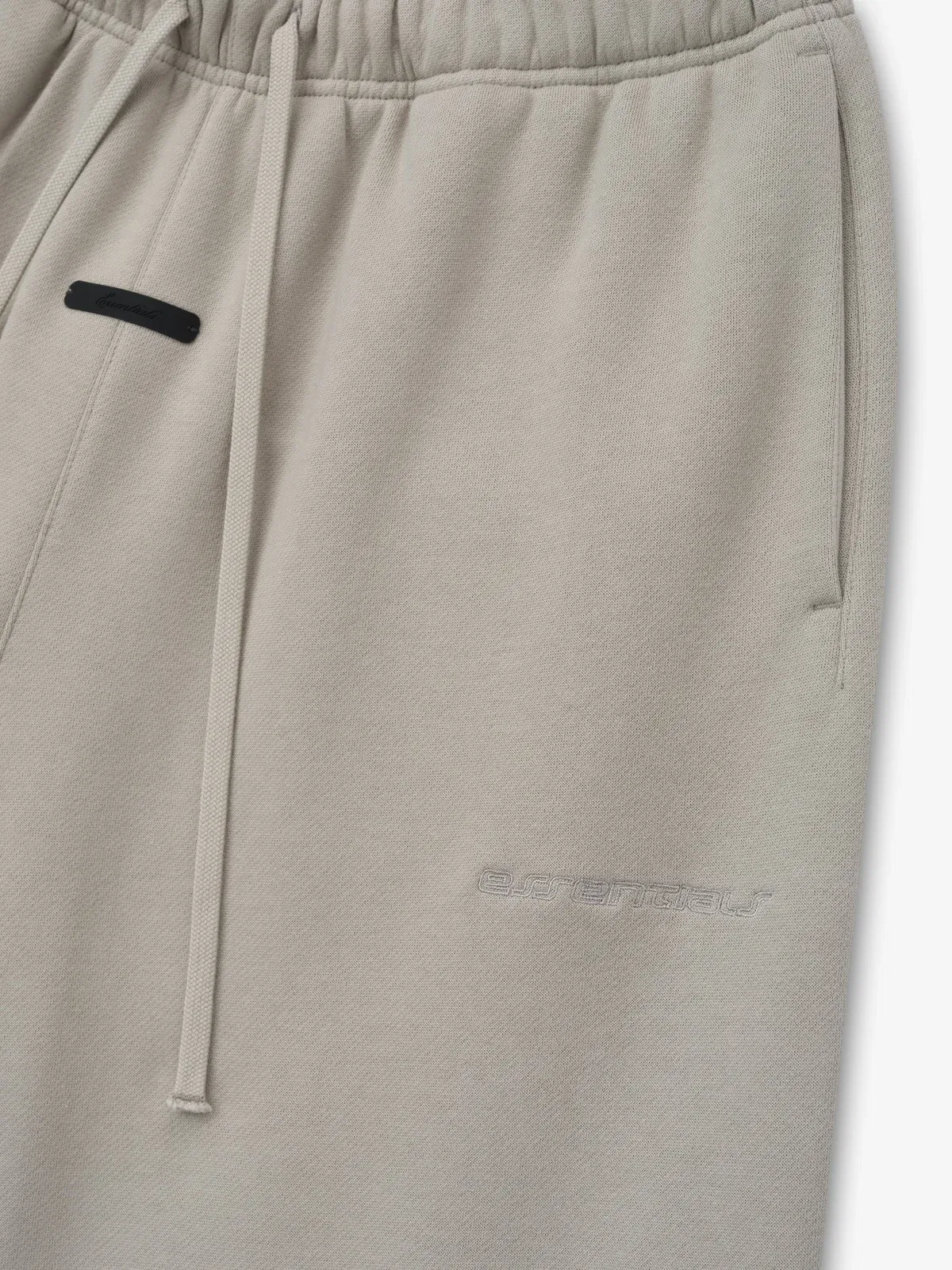 Essentials Active Trace Relaxed Shorts Seal