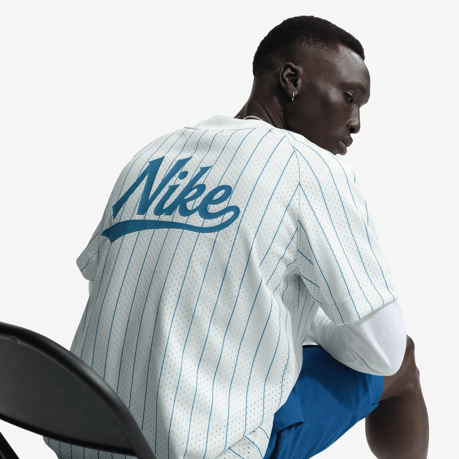 Nike SPORTWEAR CLUB { PHOTON DUST/COURT BLUE