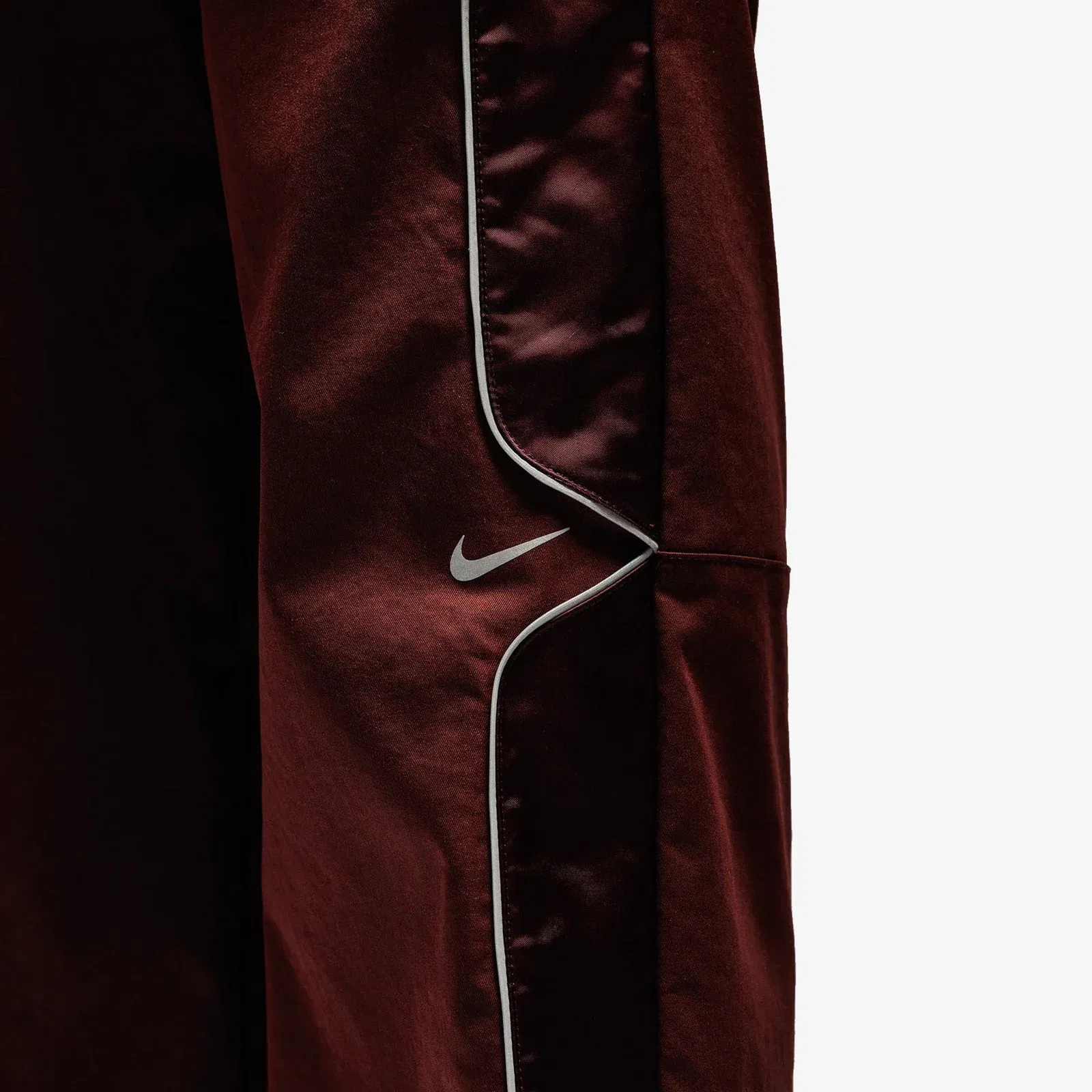 NIKE WOVEN PANTS { BURGUNDY CRUSH/BURGUNDY CRUSH