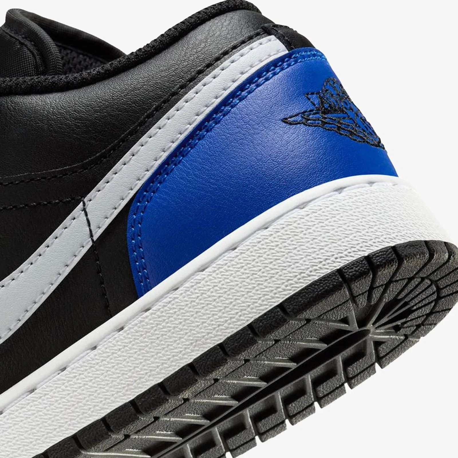 JORDAN AIR JORDAN 1 LOW SE (GS) { BLACK/WHITE-GAME ROYAL