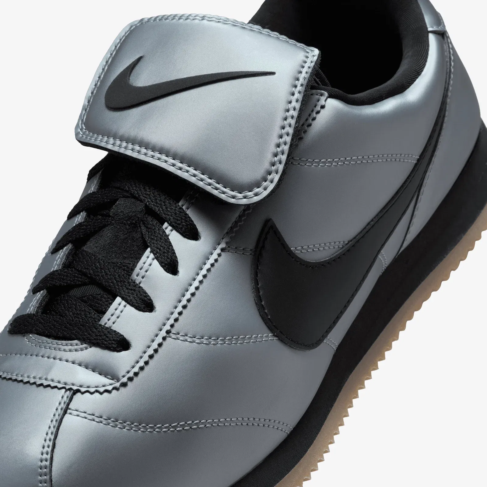 NIKE CORTEZ { MTLC COOL GREY/BLACK-GUM DARK BROWN
