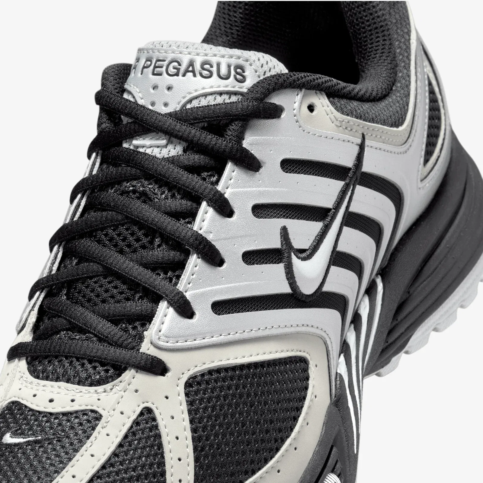 NIKE AIR PEGASUS 2005 { METALLIC SILVER/MTLC PLATINUM-FLT SILVER