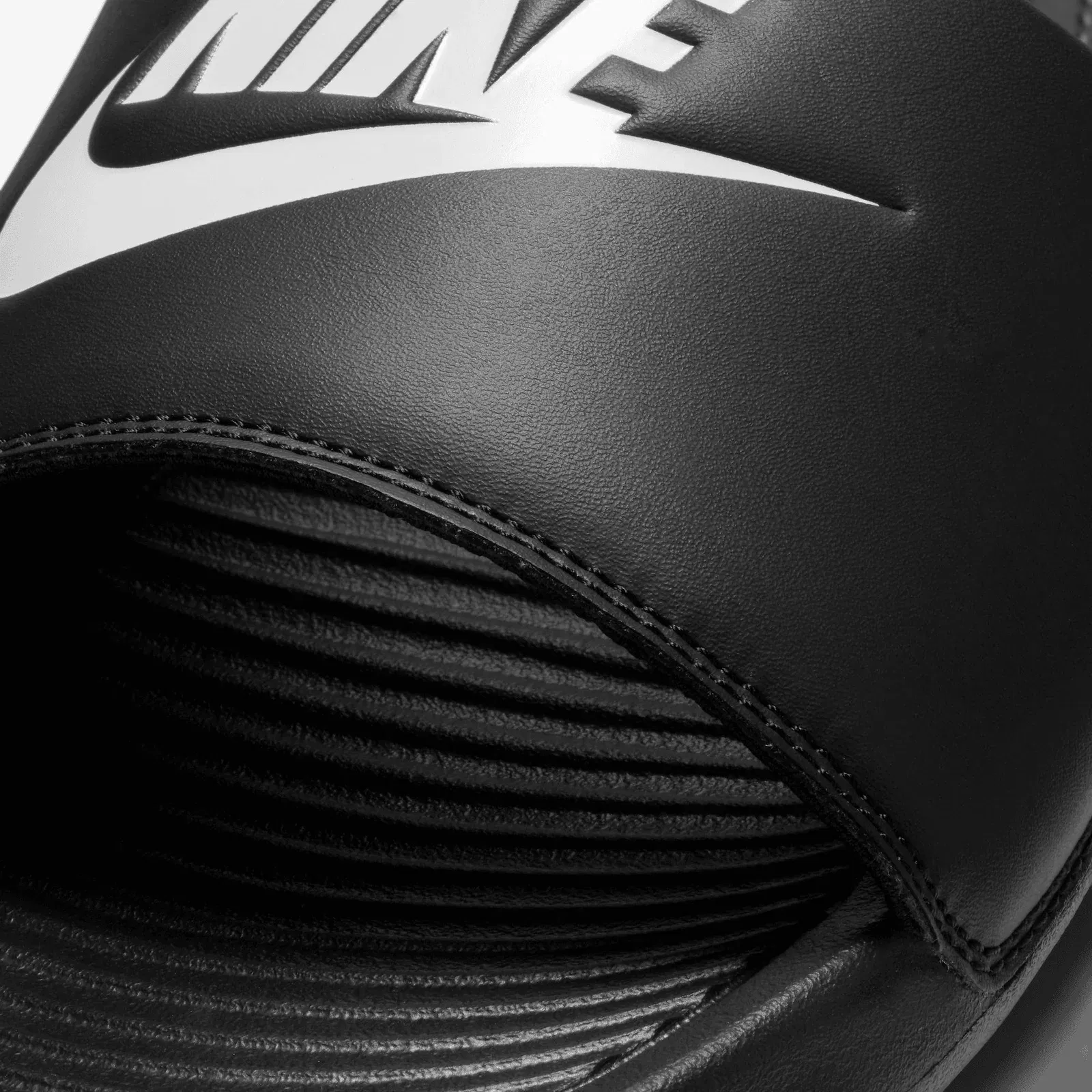 NIKE VICTORI ONE { BLACK/WHITE-BLACK