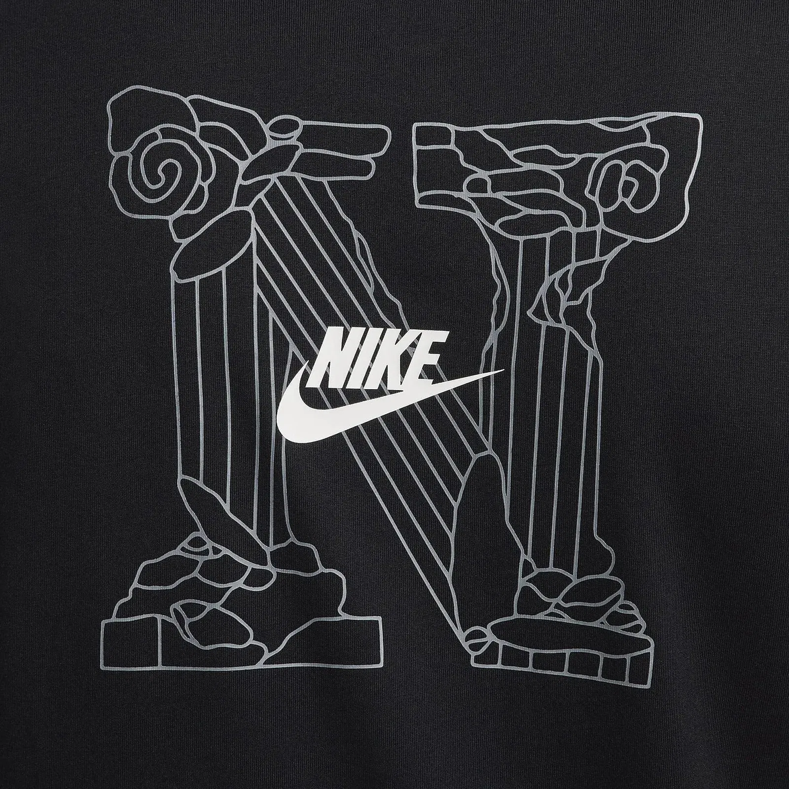 NIKE SPORTSWEAR T-SHIRT { BLACK