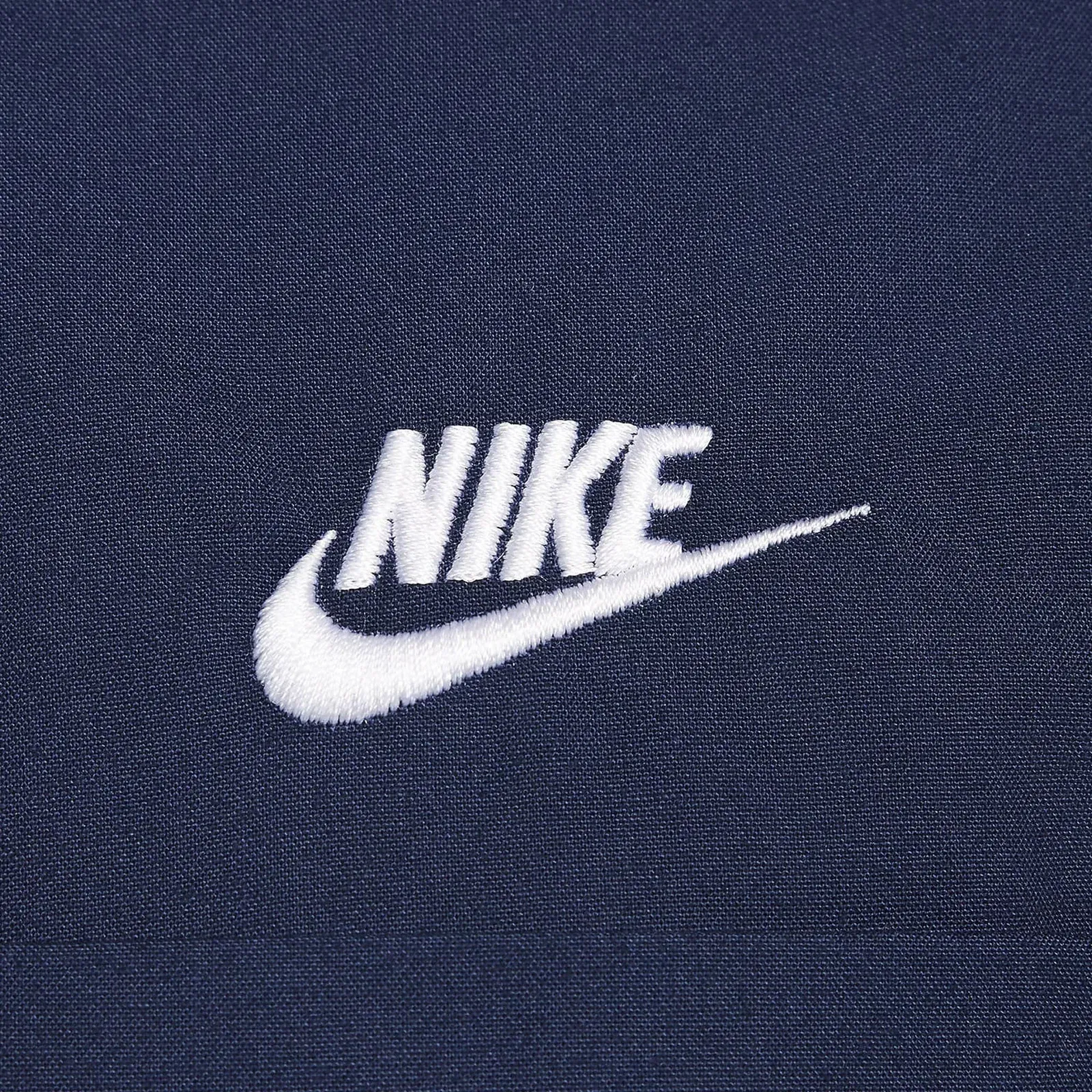 NIKE CLUB SHORT SLEEVE OXFORD BUTTON-UP SHIRT { MIDNIGHT NAVY/WHITE